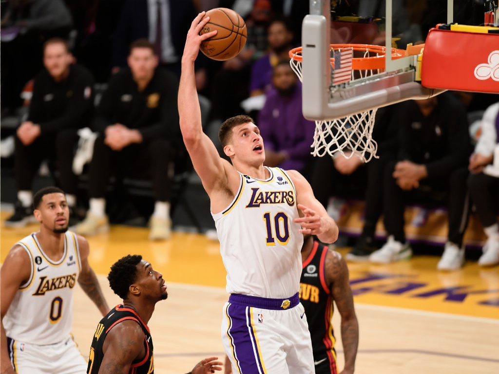 祖巴茨高效17+10+6全面表现统治内线 祖巴茨不仅在得分方面表现突出,还在篮板和